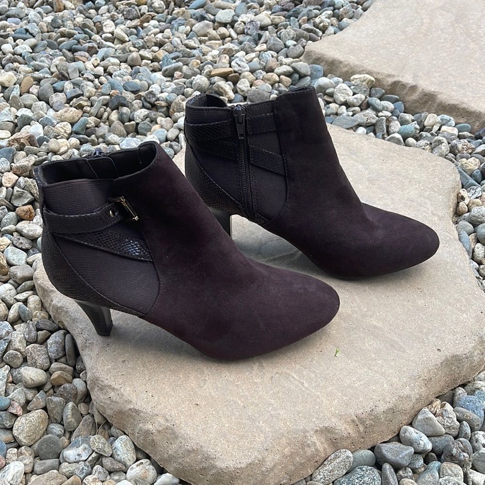 NWOT Karen Scott Ankle Boots. Heels 3”Size 7.5 M Brown Suede.